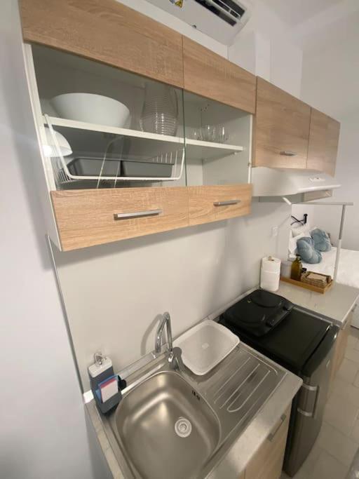 Apartment Limani *